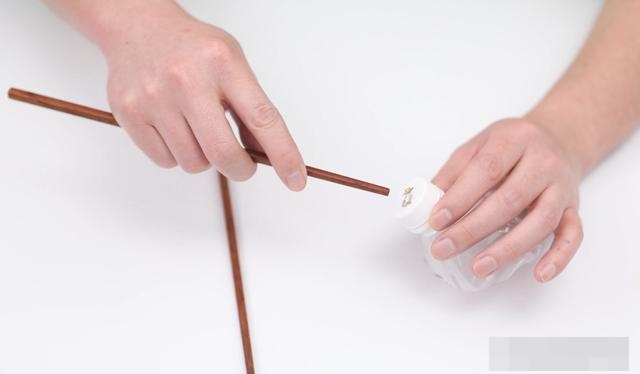 Đừng vứt đũa cũ đi, chỉ cần sửa sang lại và đặt trong phòng bếp là tiết kiệm hàng triệu một năm, siêu dễ sử dụng-18