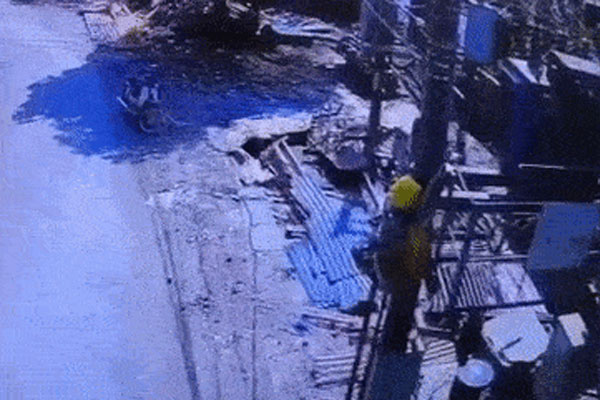 Thí sinh hoa hậu bị điện giật bắn người ngay trên sân khấu-1