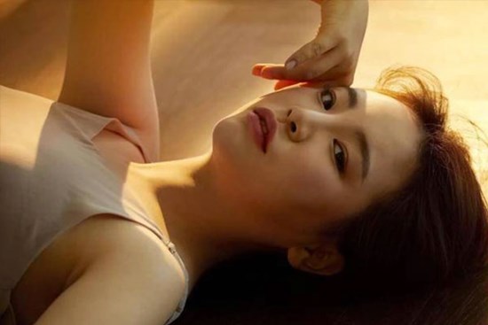 Vợ 40 tuổi cặp kè trai 28, về bảo chồng: 