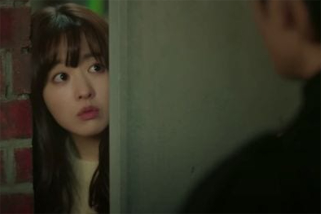 Đến chăm bố vợ liệt giường vì bị đánh ghen, tôi vô tình phát hiện chuyện khó nói của vợ-1