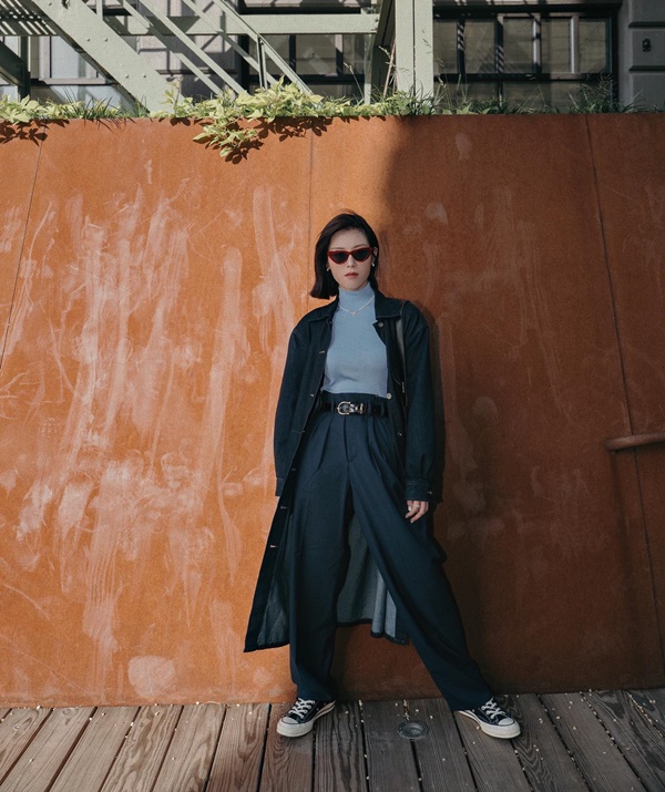 10 cách mặc áo khoác denim cho chị em ngoài 30 tuổi-3