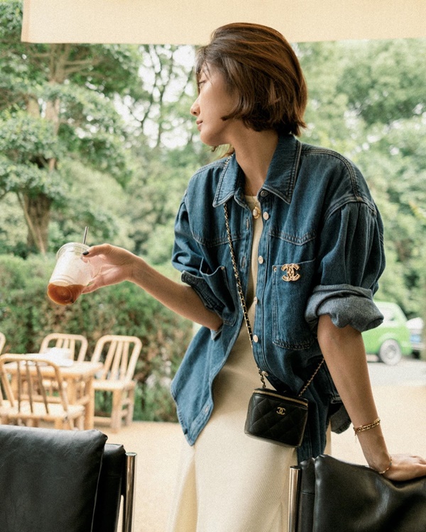 10 cách mặc áo khoác denim cho chị em ngoài 30 tuổi-5