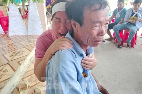 Tột cùng nỗi đau trong tang lễ người phụ nữ bị đánh chết trong khách sạn ở Cà Mau-2
