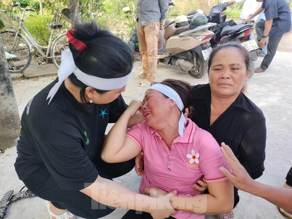 Tột cùng nỗi đau trong tang lễ người phụ nữ bị đánh chết trong khách sạn ở Cà Mau-3