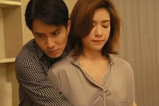 Tôi xé vội đơn ly hôn khi con gái 5 tuổi khoe một món đồ