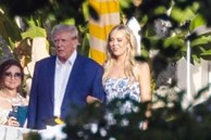 Donald Trump dắt tay con gái út vào lễ đường