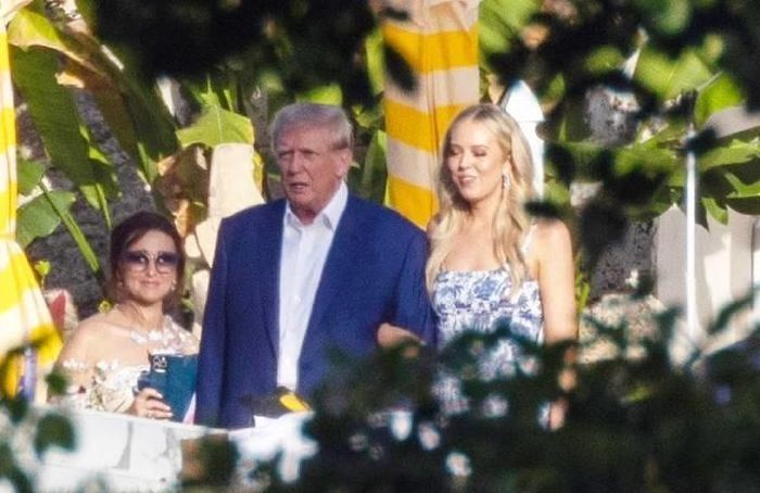 Donald Trump dắt tay con gái út vào lễ đường-1