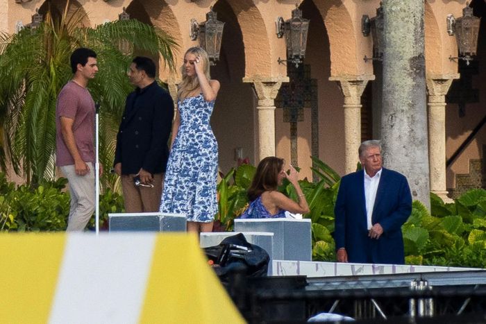 Donald Trump dắt tay con gái út vào lễ đường-4