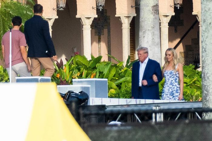 Donald Trump dắt tay con gái út vào lễ đường-2