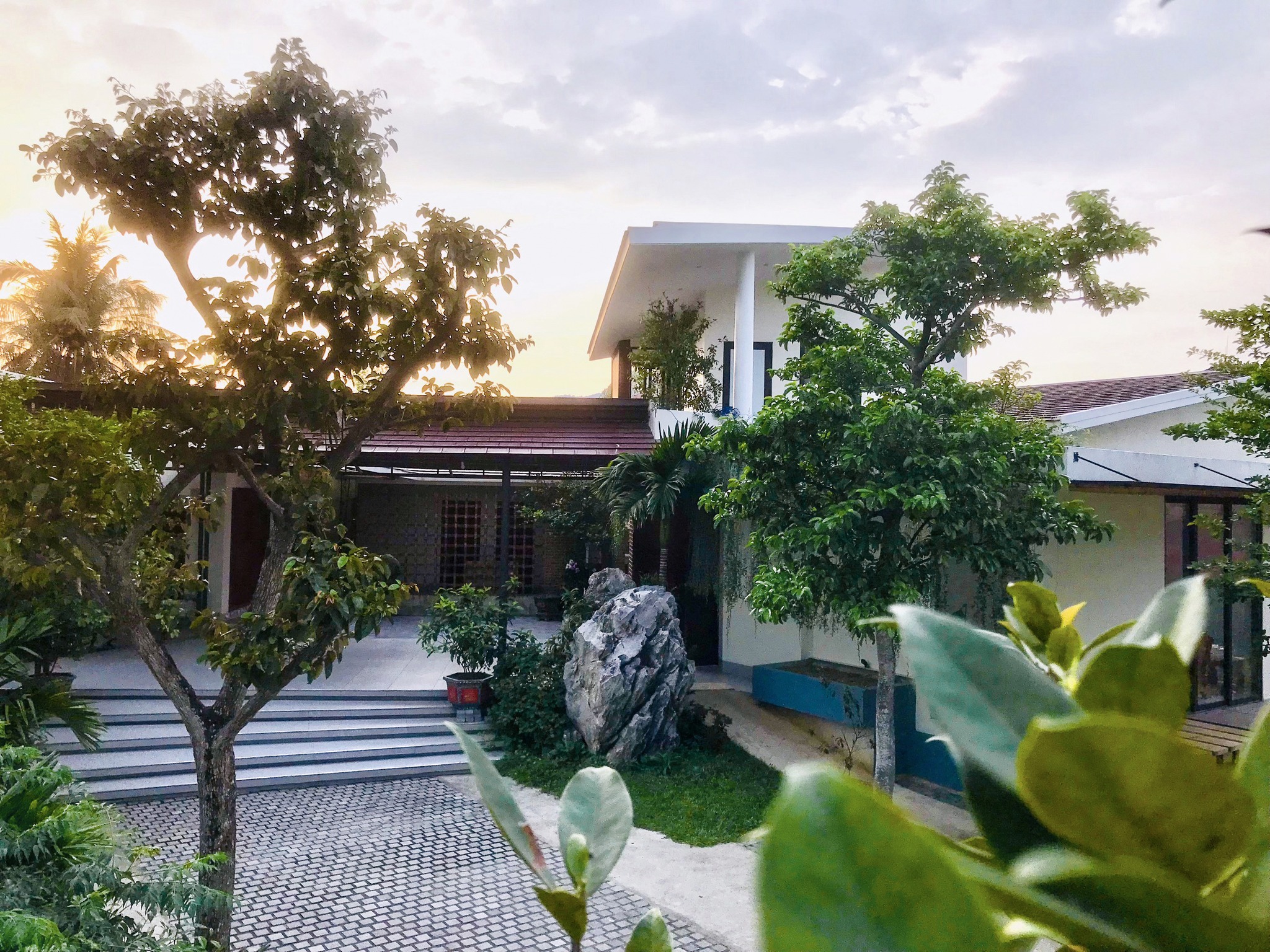 Căn nhà vườn con trai tặng bố mẹ, xanh mướt màu thiên nhiên, đẹp và bình yên đến nao lòng-2