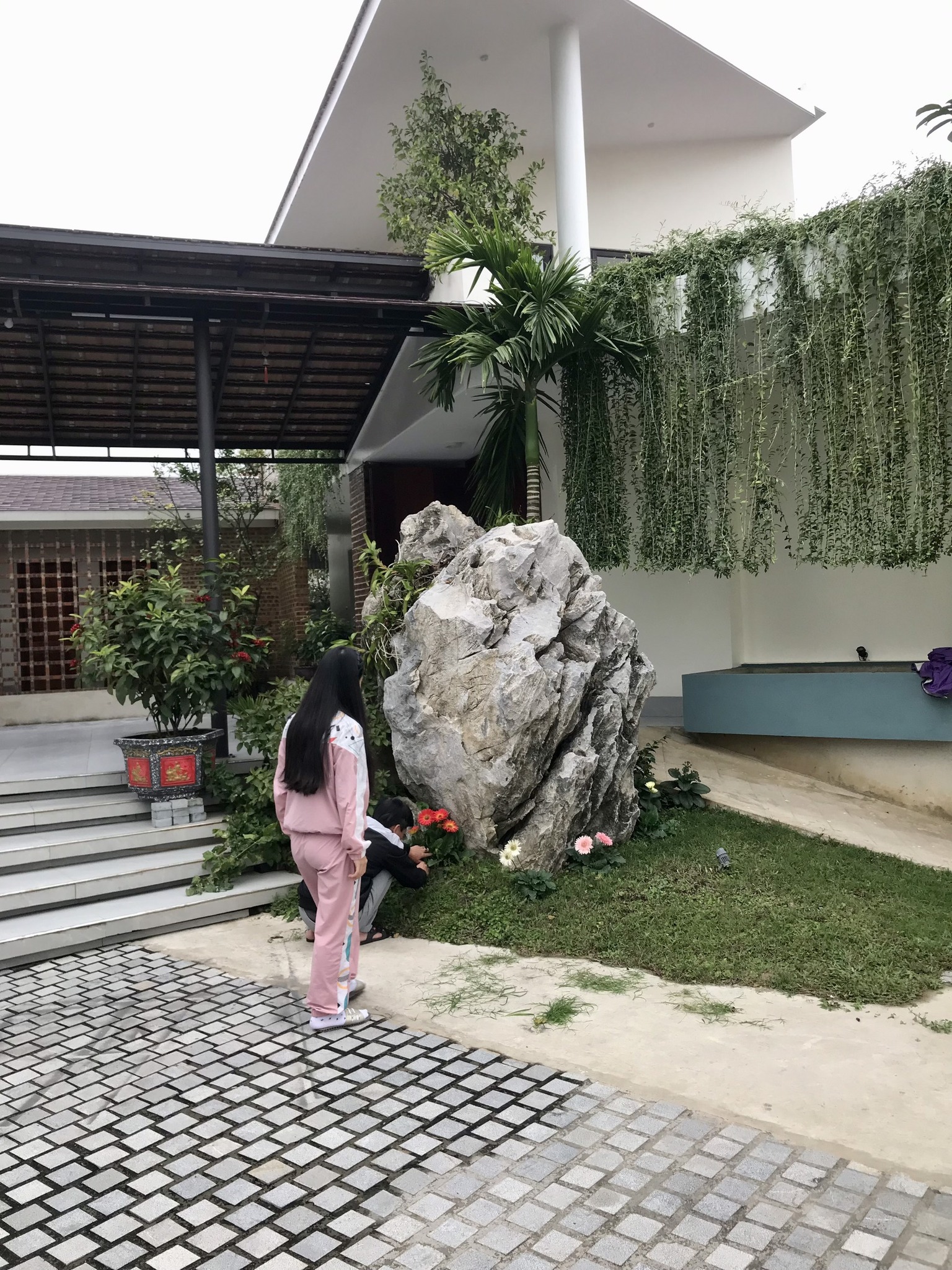 Căn nhà vườn con trai tặng bố mẹ, xanh mướt màu thiên nhiên, đẹp và bình yên đến nao lòng-29