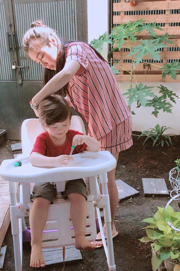 Hé lộ ngôi nhà vườn thiết kế hiện đại, ngập rau xanh của hotgirl Elly Trần, người đang gây chú ý cộng đồng mạng-2