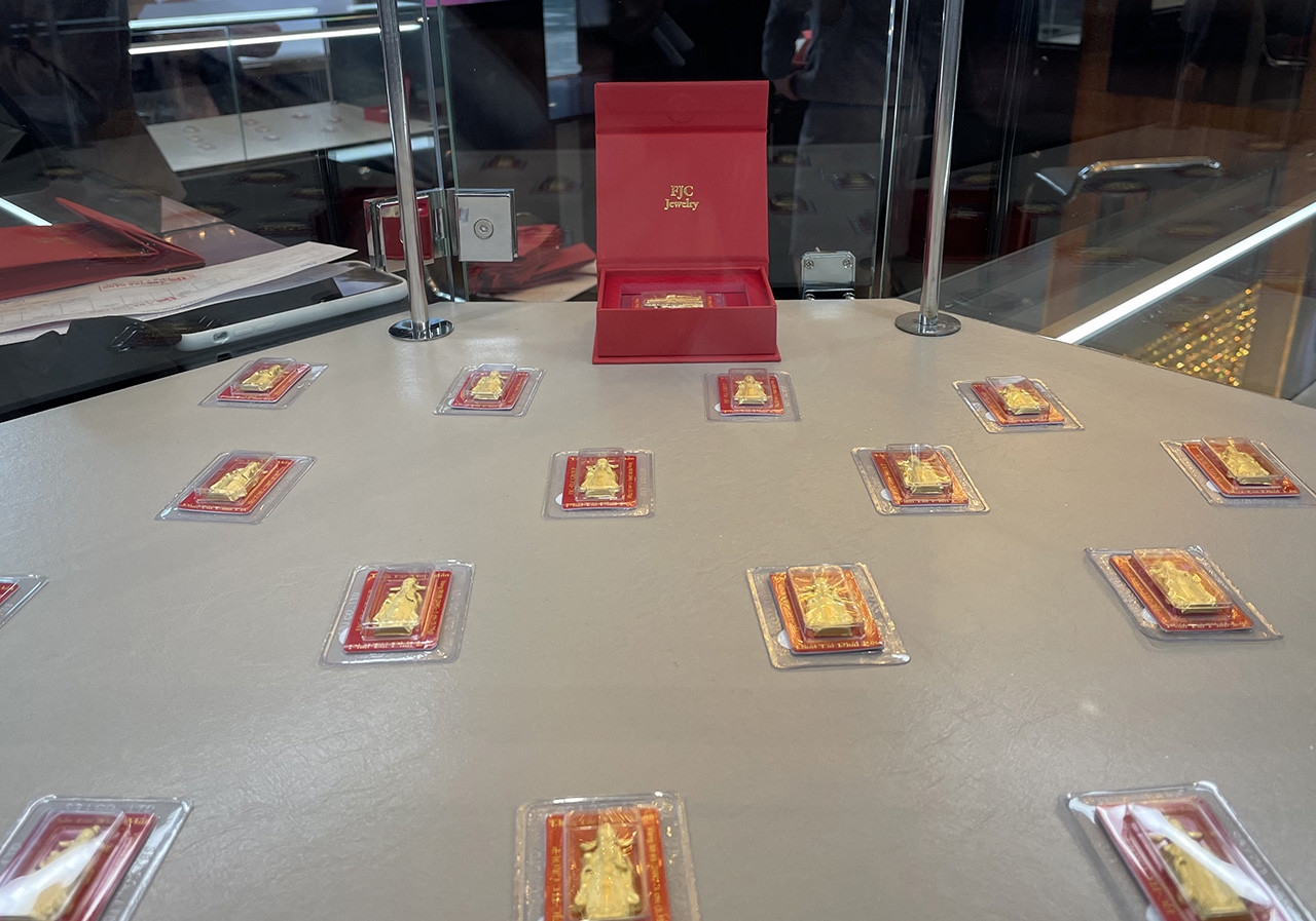 Giá vàng hôm nay 13/11: USD giảm, vàng phi mã-2