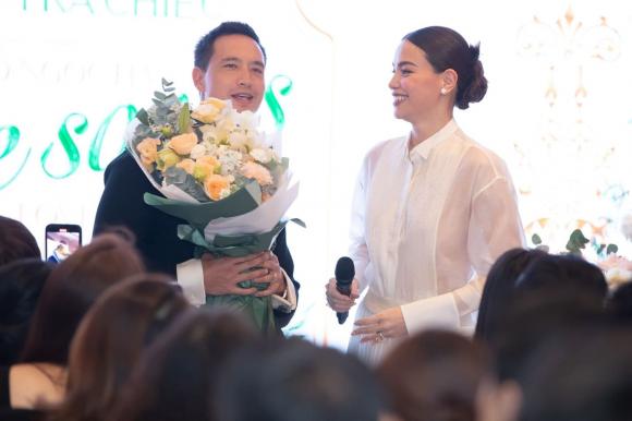 Lisa - Leon đại náo sinh nhật ba Kim, nhóc ú còn đốn tim fans vì màn đưa võng cho chị gái-1