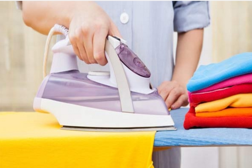 Những sai lầm khi ủi quần áo khiến thành phẩm nhìn nhăn nhúm như giẻ lau-1