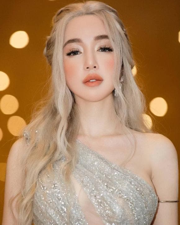 Elly Trần kể chuyện đi sinh con một mình và màn thác loạn tập thể của chồng khi bầu bé thứ 2-4
