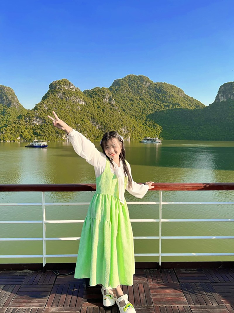 Hết nhảy nhót, Mua Thị Dua khoe hình ảnh chăm chỉ học tập-1