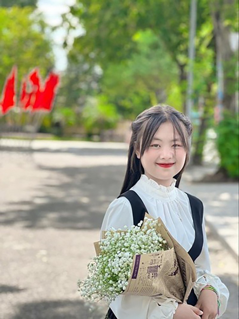 Hết nhảy nhót, Mua Thị Dua khoe hình ảnh chăm chỉ học tập-10