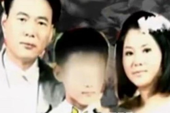 Choáng váng vì bị họ hàng chiếm đoạt con suốt 17 năm