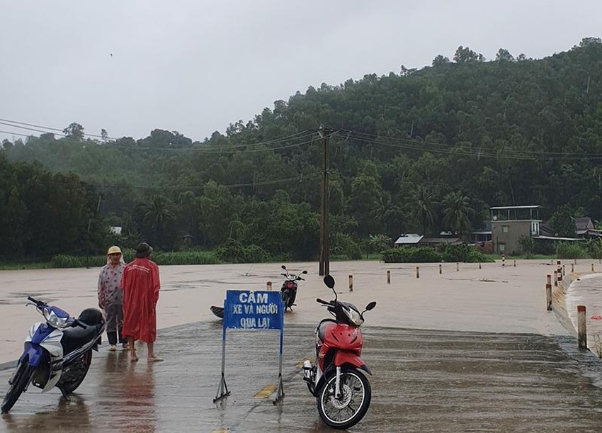 Sạt lở vùi lấp 2 mẹ con ở Phú Yên-3