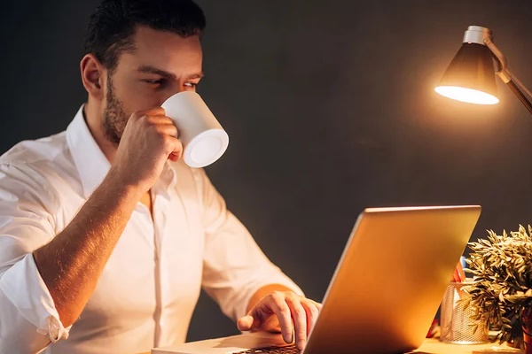 4 thói quen uống cà phê khiến bạn lão hóa, già đi nhanh hơn mà không biết-4