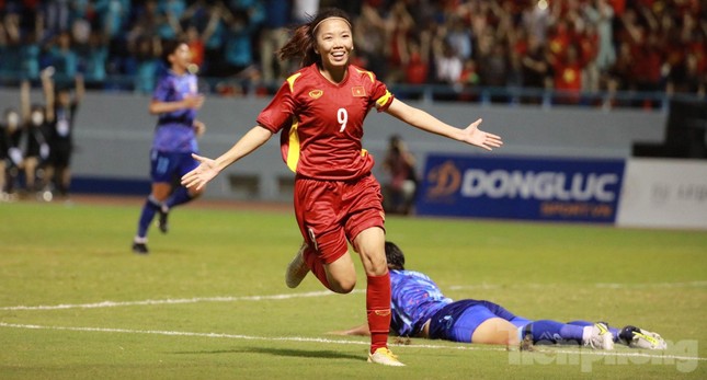 Từ giấc mơ World Cup đến kỳ tích Châu Âu: Huỳnh Như đã dành cả thanh xuân cho bóng đá!-6