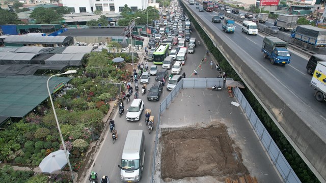 Ùn tắc đường Nguyễn Xiển (Hà Nội): Không thể để kéo dài-1