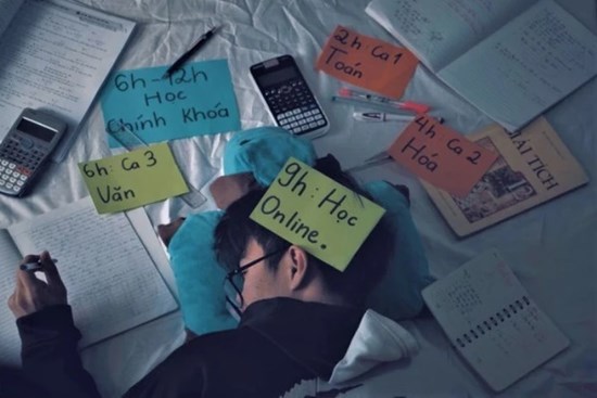 Nếu trẻ ngày nào cũng học đến 11 - 12 giờ đêm mà điểm số vẫn kém, hãy làm theo cách này