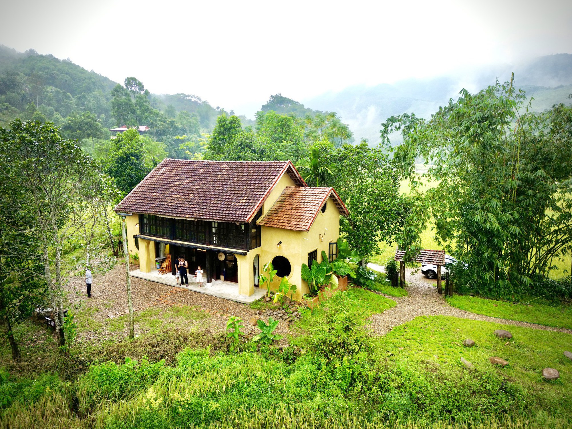 Ngôi nhà nhỏ ở Phú Thọ nằm giữa cánh đồng bao la, gây thích thú với thiết kế theo phong cách xưa-1