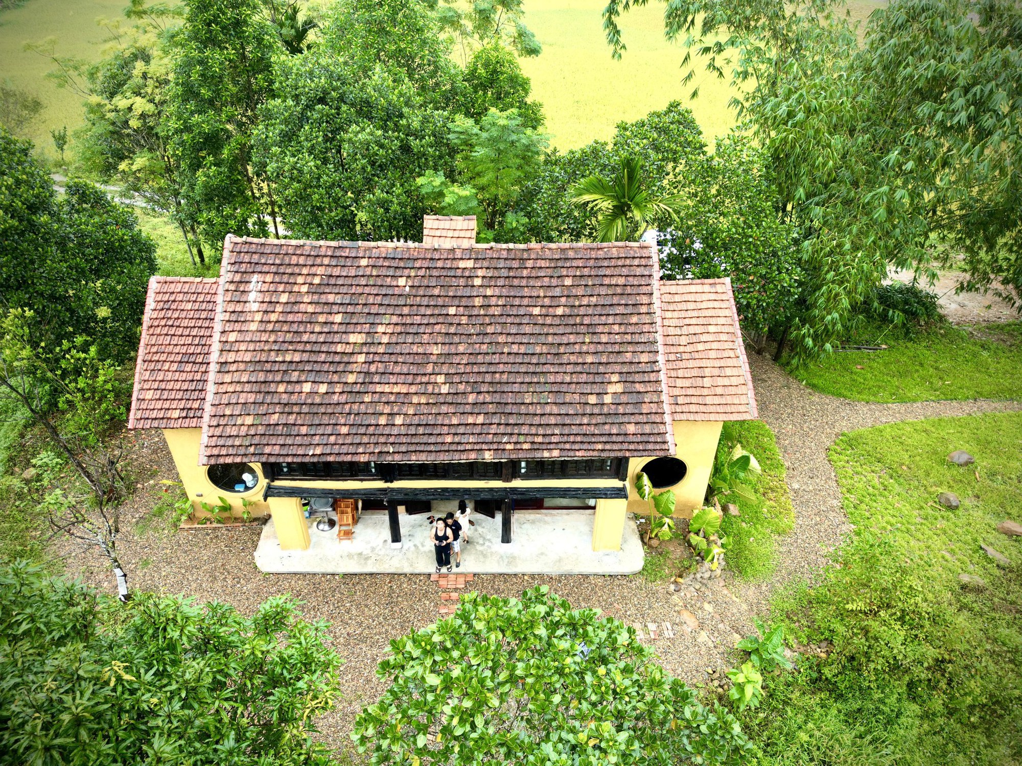 Ngôi nhà nhỏ ở Phú Thọ nằm giữa cánh đồng bao la, gây thích thú với thiết kế theo phong cách xưa-2
