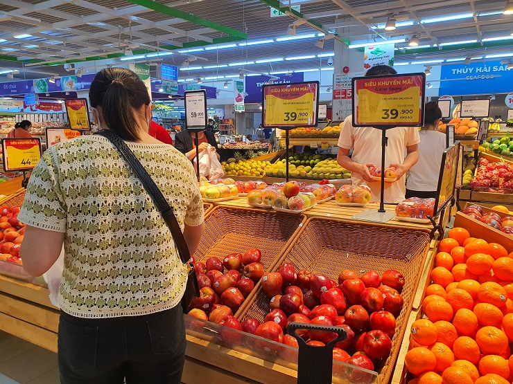 Cà chua đắt hơn hoa quả nhập khẩu, bà nội trợ méo mặt” mua từng quả về ăn-2
