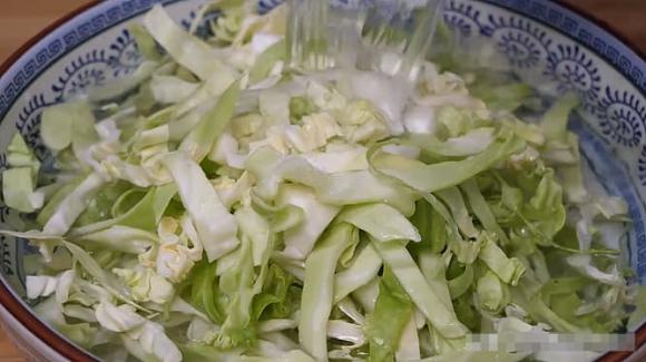 Khi mua bắp cải, bạn nên chọn bắp cải chắc hay lỏng? Người nông dân: Sự khác biệt rất lớn, bạn đừng mua nhầm-3