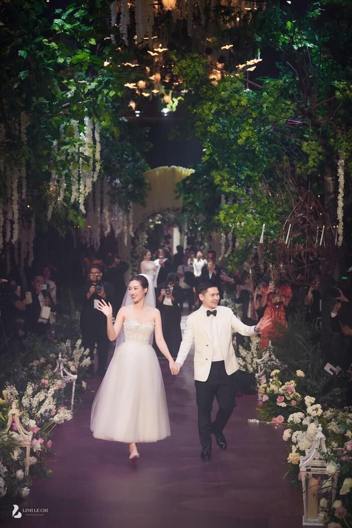 Không chỉ làm hậu phương, Đỗ Mỹ Linh còn nịnh chồng cực khéo-3