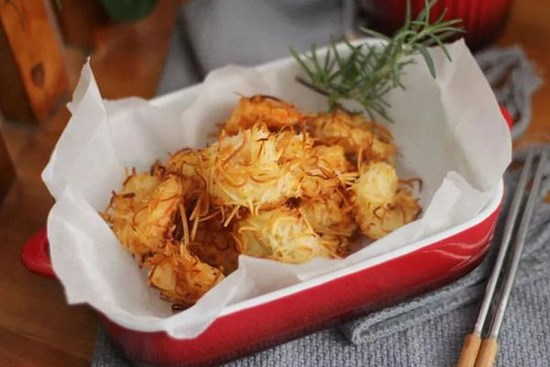 Dùng nồi chiên không dầu làm món tôm chiên giòn thơm mà lành mạnh