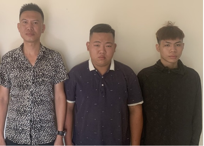 Chủ quán đồ nướng và 3 nhân viên bị khởi tố vì hành hung nam thanh niên-1