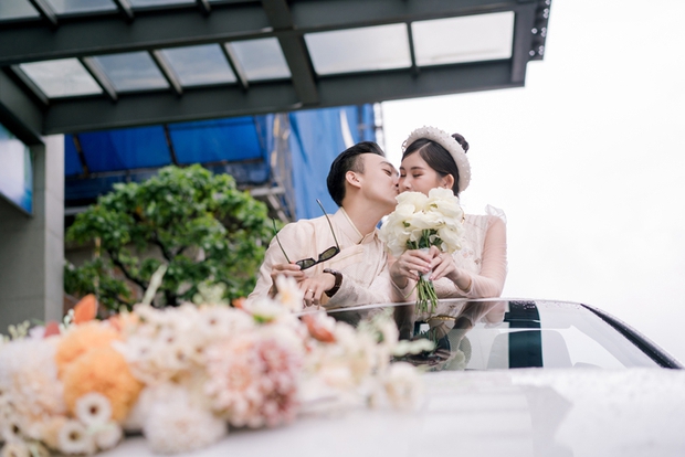 Hoa hậu Ngân Anh và chồng diện áo dài rạng rỡ, trao nụ hôn ngọt ngào trong lễ tân hôn-2