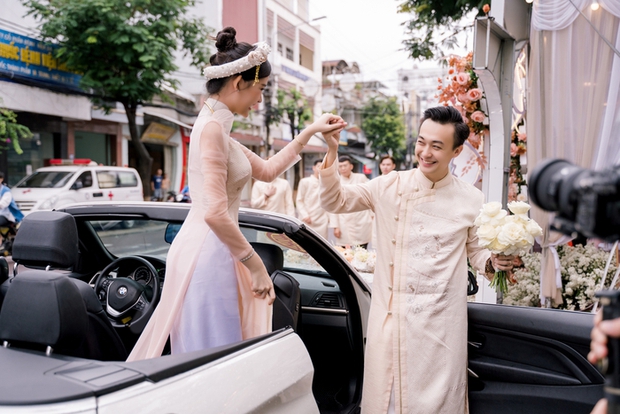 Hoa hậu Ngân Anh và chồng diện áo dài rạng rỡ, trao nụ hôn ngọt ngào trong lễ tân hôn-3