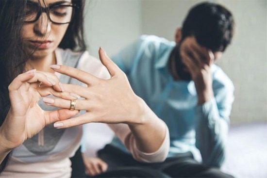 Ly hôn rồi chúng tôi vẫn sống chung nhà