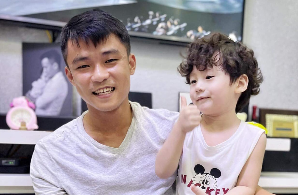 Thần đồng bóng đá Việt Nam giải nghệ ở tuổi 27, chuyển sang bán quần áo-1