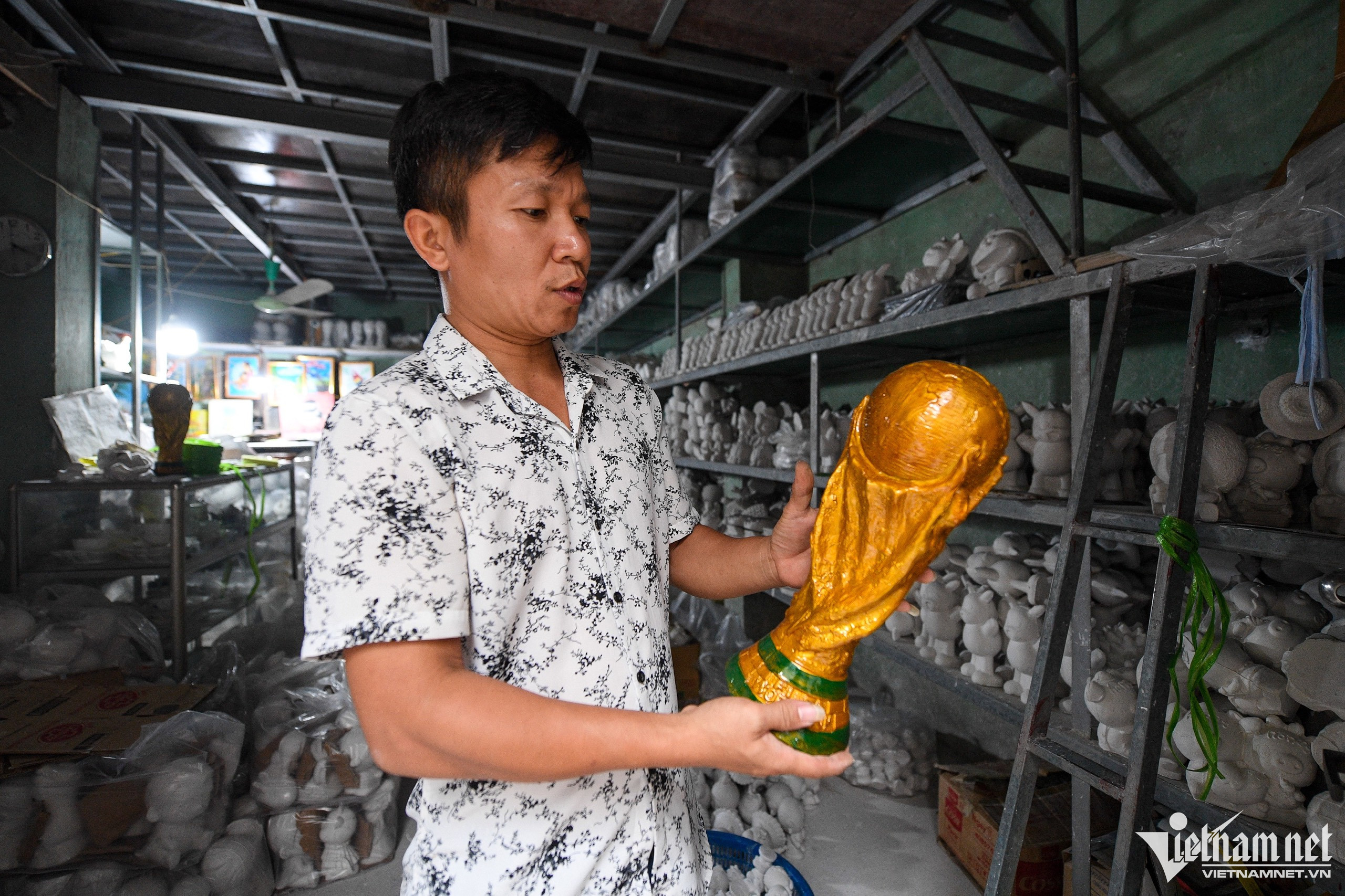 Cup vàng thế giới Qatar 2022 giá từ 70.000 đồng xuất hiện ở Hà Nội-11