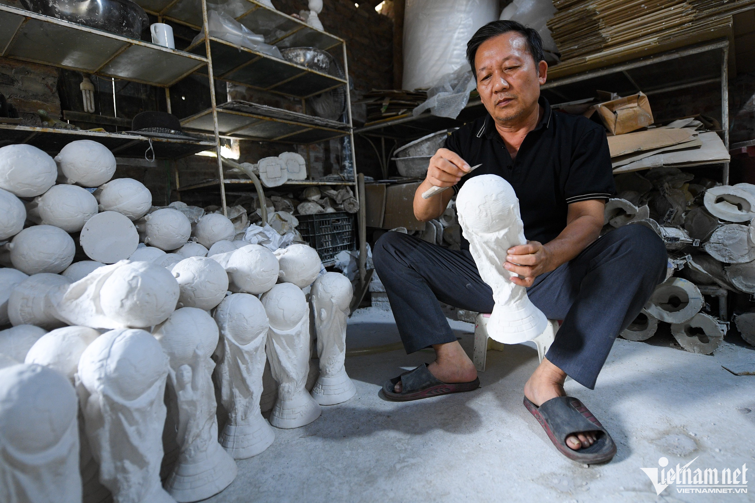 Cup vàng thế giới Qatar 2022 giá từ 70.000 đồng xuất hiện ở Hà Nội-2