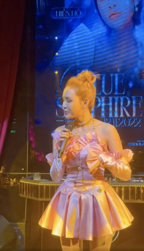 Hiền Hồ mặc váy cũ 1 năm trước, cách tạo dáng gây tranh cãi-3