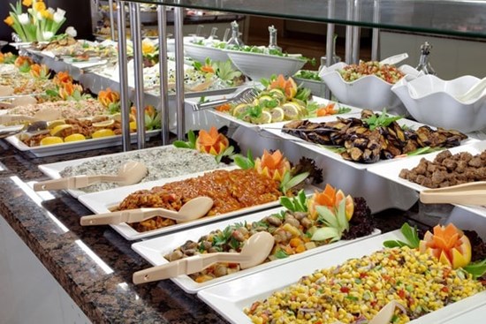 Đi ăn buffet, đừng dại ăn nhiều 5 món này chỉ phí tiền, người bán hàng mừng thầm vì đỡ tốn