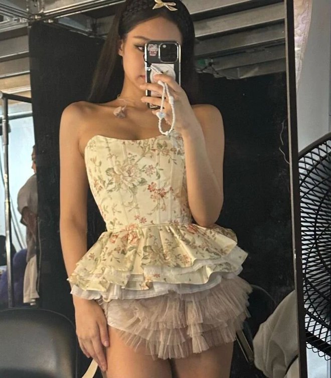 Jennie gây sốt với 7 outfit đậm chất Balletcore, càng nhìn càng thấy xinh khó cưỡng-11