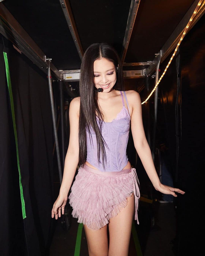 Jennie gây sốt với 7 outfit đậm chất Balletcore, càng nhìn càng thấy xinh khó cưỡng-7