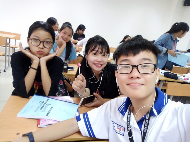 Chàng shipper gây sốt khi nói tiếng Pháp tại sự kiện sách: Ngoài đời làm 12 tiếng/ngày, chỉ về nhà sau 21 giờ đêm-3