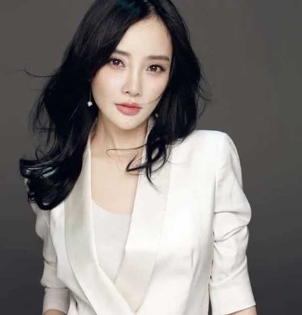 Cổ nhân nói:Đàn bà 2 chớp 1 cong nhằm chỉ người luôn thấy cô đơn yếu đuối, thiếu yêu, đó là những điểm gì?-1