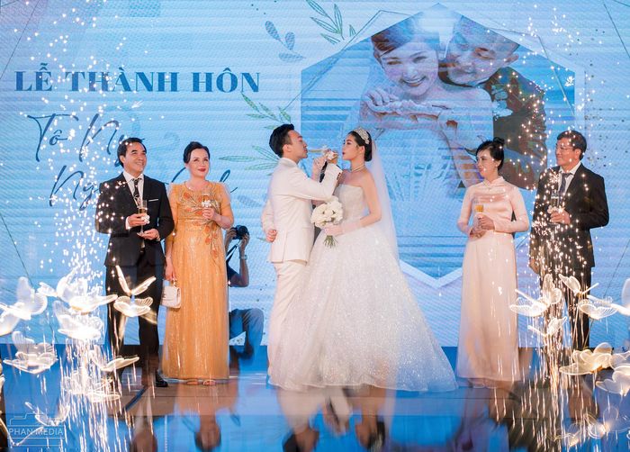 Chồng MC nổi tiếng khiêu vũ cùng hoa hậu Ngân Anh trong đám cưới-5