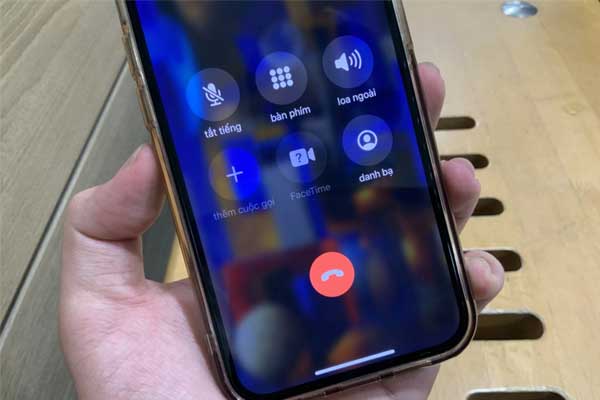 Lý do số điện thoại xưng Cục Viễn thông đòi khóa SIM người nghe-1