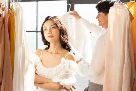 Bị người yêu làm bẽ mặt giữa cửa hàng, tôi 